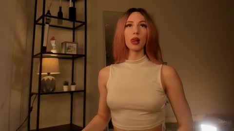 Snapshot of elfiecollins chatting on 11-16-25, 06:19 Elfie online show from 11-16-25, 06:19