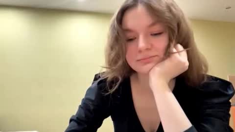 Mila online show from 03-02-26, 06:15