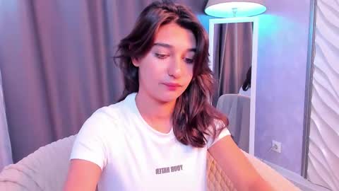 Snapshot of elfy_rare chatting on 10-19-25, 01:56 Elfy online show from 10-19-25, 01:56