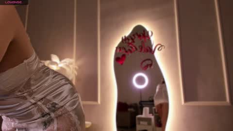 Snapshot of eli_llie chatting on 02-17-25, 01:32 Eli online show from 02-17-25, 01:32