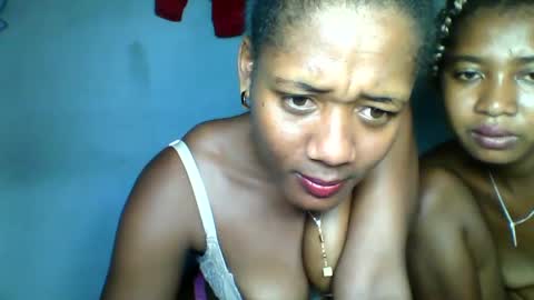 Snapshot of elia011 chatting on 01-25-25, 08:00 elia011 online show from 01-25-25, 08:00