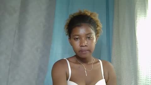 Snapshot of elia011 chatting on 02-22-25, 02:08 elia011 online show from 02-22-25, 02:08