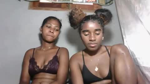 Snapshot of elia011 chatting on 11-02-25, 09:00 elia011 online show from 11-02-25, 09:00