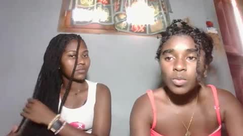 Snapshot of elia011 chatting on 11-12-25, 09:42 elia011 online show from 11-12-25, 09:42