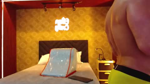 Snapshot of elian_craiggggg chatting on 12-03-25, 01:02 Elian online show from 12-03-25, 01:02