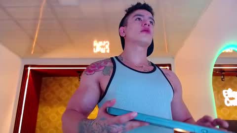 Snapshot of elian_craiggggg chatting on 12-03-25, 05:00 Elian online show from 12-03-25, 05:00