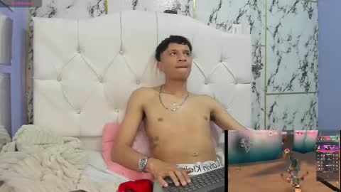 Snapshot of elian_julian chatting on 11-29-25, 02:03 Elian Julian online show from 11-29-25, 02:03