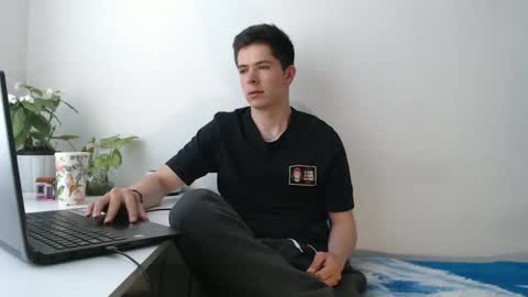 Snapshot of elian_tg chatting on 12-17-25, 06:58 Elian online show from 12-17-25, 06:58