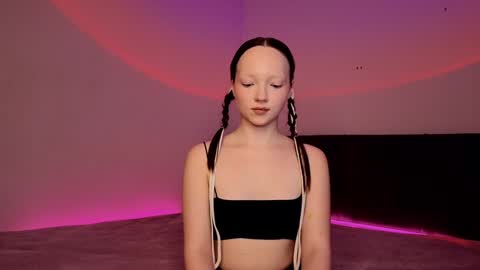 Ella online show from 01-14-25, 03:22