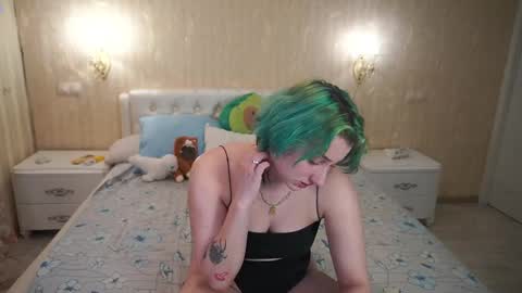 Luna online show from 04-16-26, 09:39