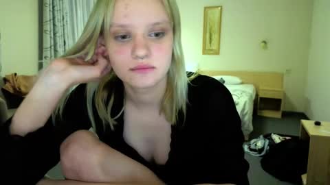 elieiza_xo online show from 05-26-26, 05:42