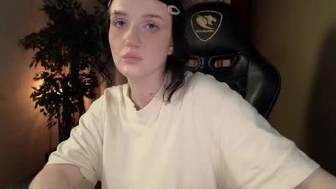 Snapshot of eliejay chatting on 10-04-25, 05:16 Ellie online show from 10-04-25, 05:16