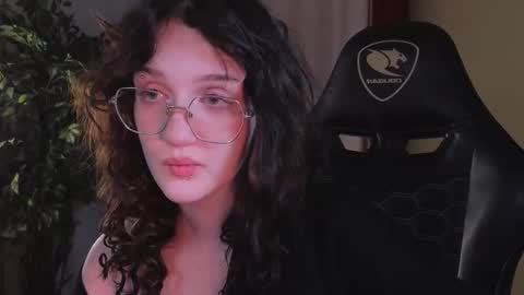 Snapshot of eliejay chatting on 10-15-25, 05:18 Ellie online show from 10-15-25, 05:18