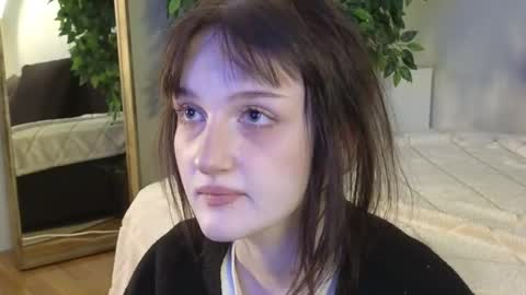 Snapshot of eliejay chatting on 10-21-25, 05:19 Ellie online show from 10-21-25, 05:19