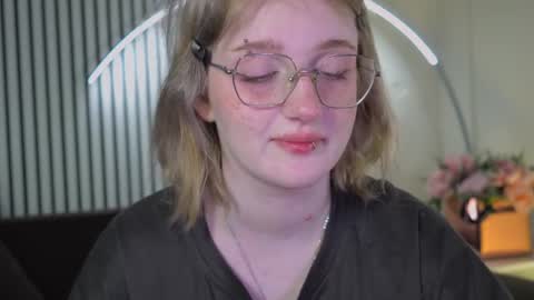 Ellie online show from 03-25-26, 05:24