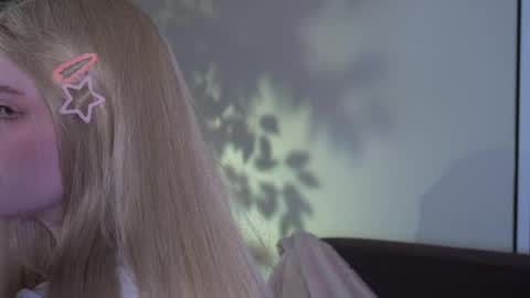 Ellie online show from 04-12-26, 07:02