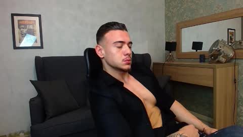 ElijahThorne online show from 11-19-25, 05:29