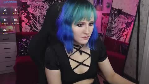 Snapshot of elika_kay chatting on 10-12-25, 09:25 MORE ME online show from 10-12-25, 09:25