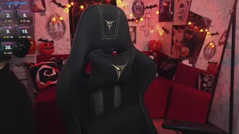 Snapshot of elika_kay chatting on 10-17-25, 10:23 MORE ME online show from 10-17-25, 10:23