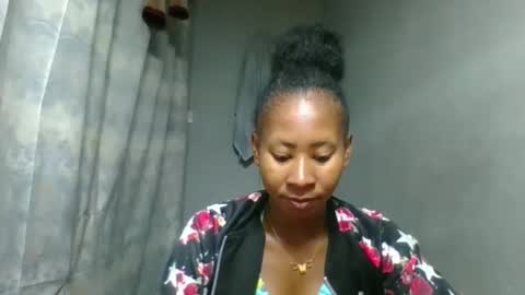 Snapshot of elina981 chatting on 02-06-26, 08:23 elina981 online show from 02-06-26, 08:23