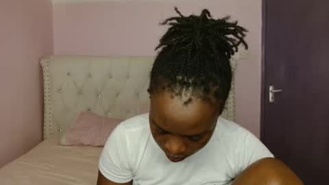 Snapshot of elina_gee chatting on 01-18-26, 09:29 elina_gee online show from 01-18-26, 09:29