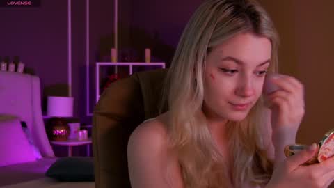 Snapshot of elina_nortas chatting on 01-18-25, 01:19 Elina online show from 01-18-25, 01:19