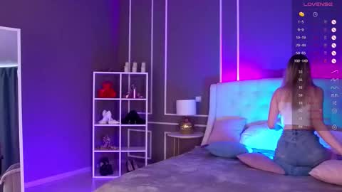 Snapshot of elina_nortas chatting on 09-24-25, 01:42 Elina online show from 09-24-25, 01:42