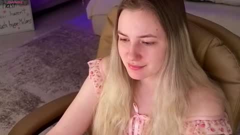 Snapshot of elina_nortas chatting on 10-17-25, 01:09 Elina online show from 10-17-25, 01:09