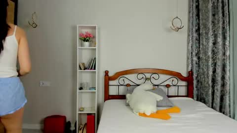 Snapshot of elina_syui chatting on 05-24-26, 04:01 CutieJune online show from 05-24-26, 04:01