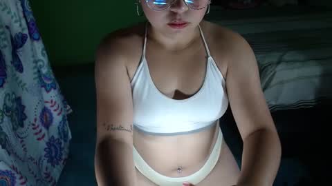 Snapshot of elinaax chatting on 09-20-25, 03:07 Elina online show from 09-20-25, 03:07