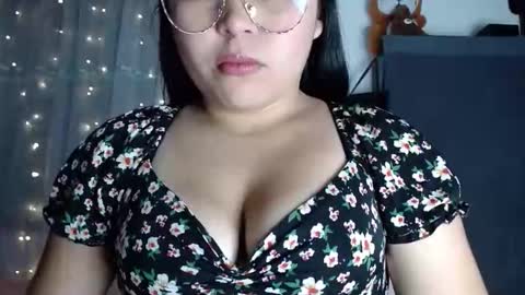 Snapshot of elinaax chatting on 10-20-25, 03:56 Elina online show from 10-20-25, 03:56