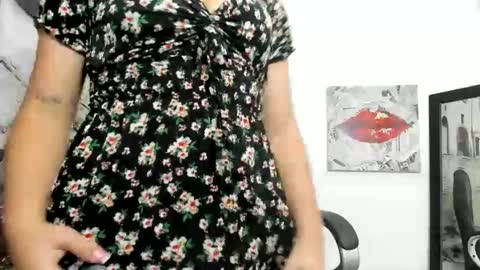 Snapshot of elinaax chatting on 11-12-25, 10:41 Elina online show from 11-12-25, 10:41