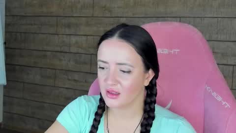 Snapshot of elinabellucci chatting on 01-15-26, 05:12 ElinaBellucci online show from 01-15-26, 05:12