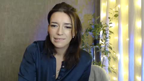 Snapshot of elinapretty chatting on 12-29-24, 11:50 Elina online show from 12-29-24, 11:50