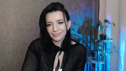 Snapshot of elinapretty chatting on 02-19-25, 12:35 Elina online show from 02-19-25, 12:35