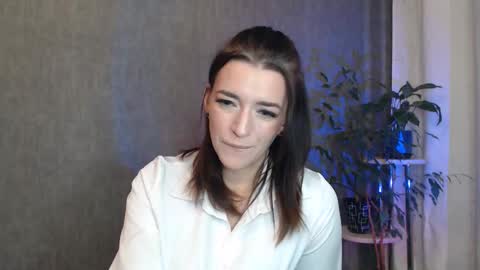 Snapshot of elinapretty chatting on 09-20-25, 11:28 Elina online show from 09-20-25, 11:28