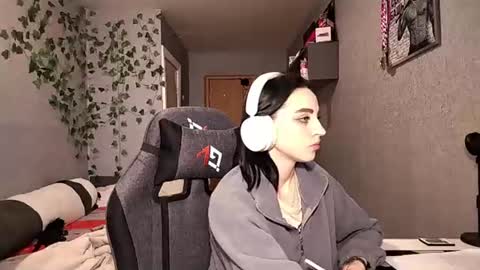Milica online show from 06-19-26, 09:13