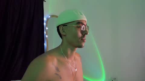 Snapshot of elio_dicaprio chatting on 11-09-25, 02:21 elio_dicaprio online show from 11-09-25, 02:21