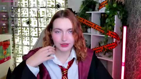 Snapshot of elis_cherry chatting on 10-27-25, 02:04 Elis online show from 10-27-25, 02:04