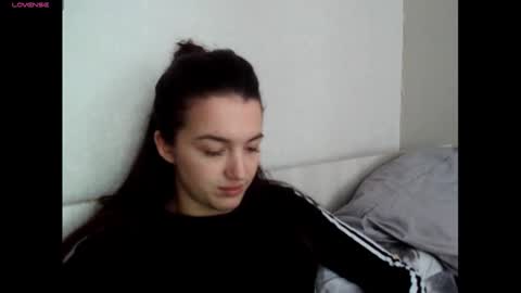 Snapshot of elisa_dove208 chatting on 11-22-25, 08:35 elisa_dove208 online show from 11-22-25, 08:35