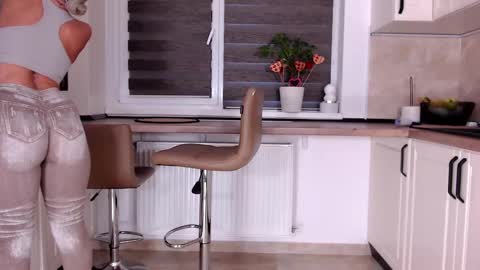 elisabeth_jason online show from 03-02-25, 05:44