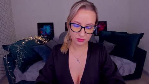 Snapshot of elisabethmills chatting on 03-12-25, 03:51 Elisabeth online show from 03-12-25, 03:51