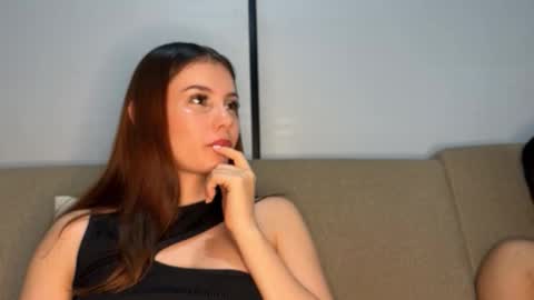 Snapshot of elisabethwillian chatting on 10-23-25, 04:01 Elisabet william online show from 10-23-25, 04:01