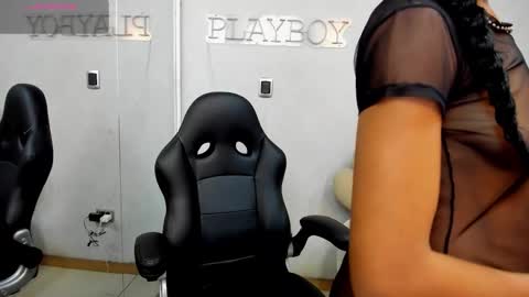 Snapshot of elisabettamonroy chatting on 11-18-25, 03:27 elisabettamonroy online show from 11-18-25, 03:27