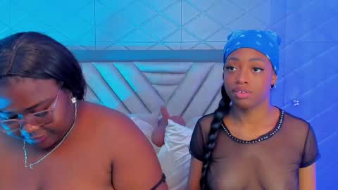 Snapshot of elisabettamonroy chatting on 11-25-25, 09:59 elisabettamonroy online show from 11-25-25, 09:59