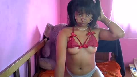 Snapshot of elisah01 chatting on 06-17-26, 05:32 elisah01 online show from 06-17-26, 05:32