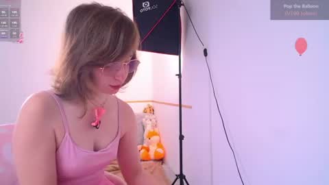 Snapshot of elise_nyx chatting on 07-29-26, 12:14 elise_nyx online show from 07-29-26, 12:14