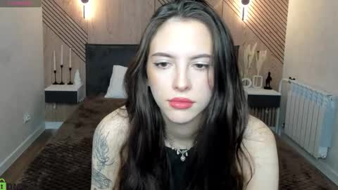 Elise online show from 03-07-26, 01:13