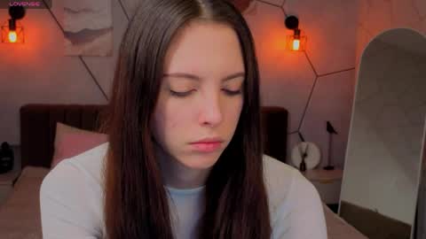 Elise online show from 03-30-26, 01:06