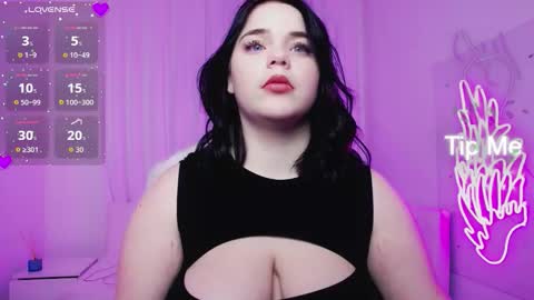 Snapshot of eliss_mystery chatting on 11-24-25, 04:40 Eliss online show from 11-24-25, 04:40